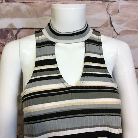 Almost Famous Keyhole Mock Neck Striped Top - Picture 2 of 8